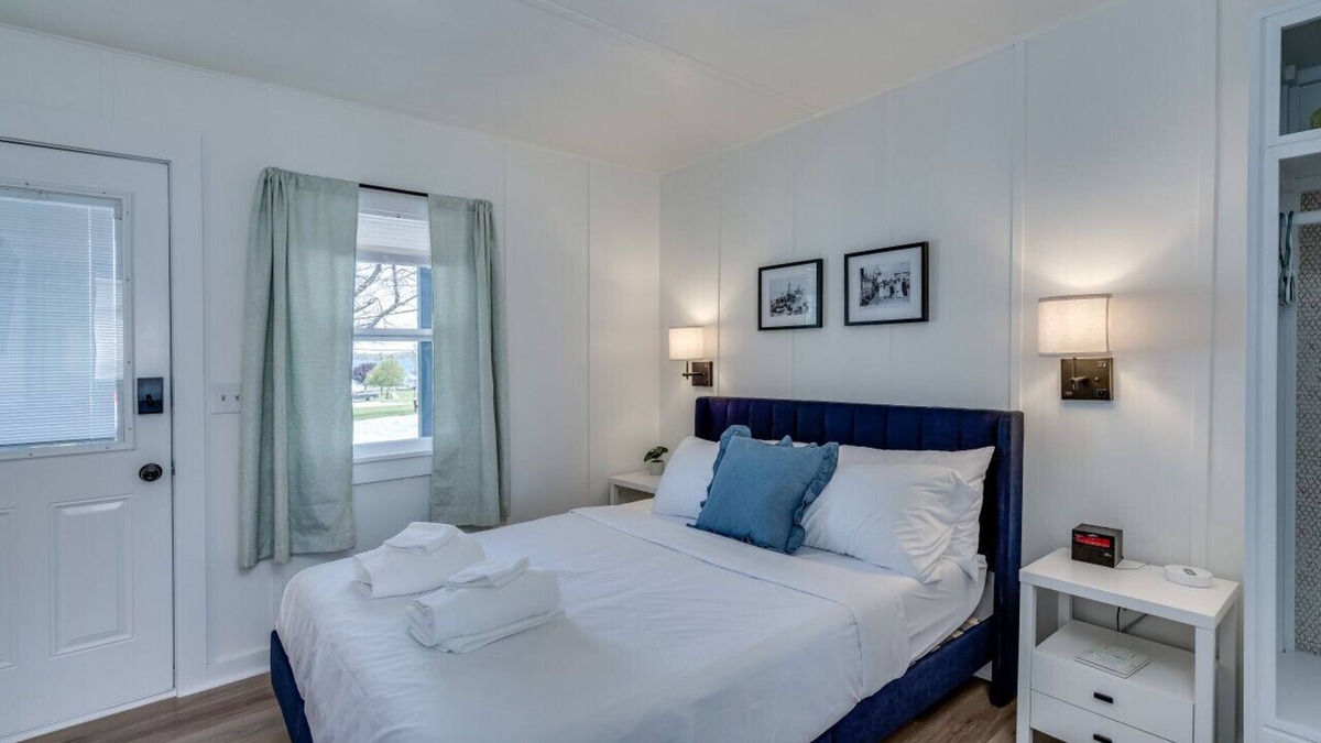 Clayton Apartment | K's Motel with Stunning St. Lawrence River Views - Room 5