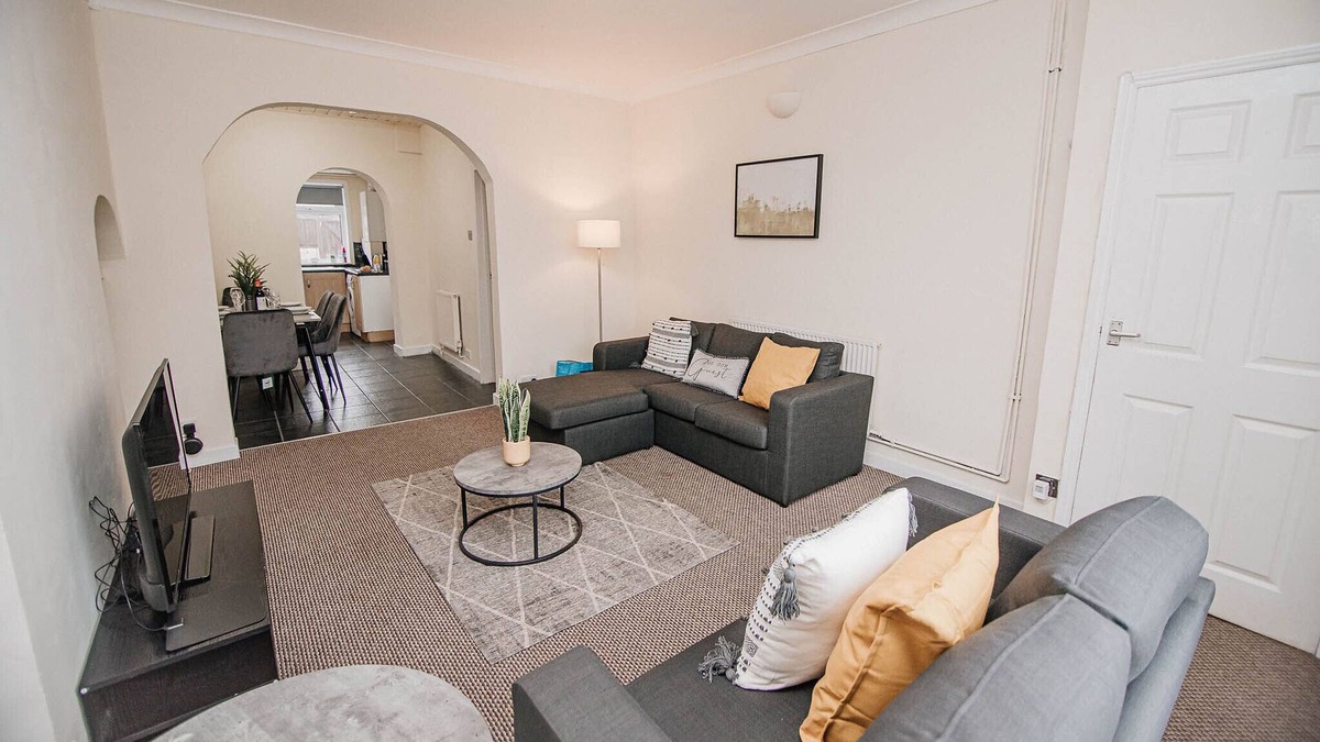 Arksey House | K Suites - Beautiful 3 bed House - Sleeps 7