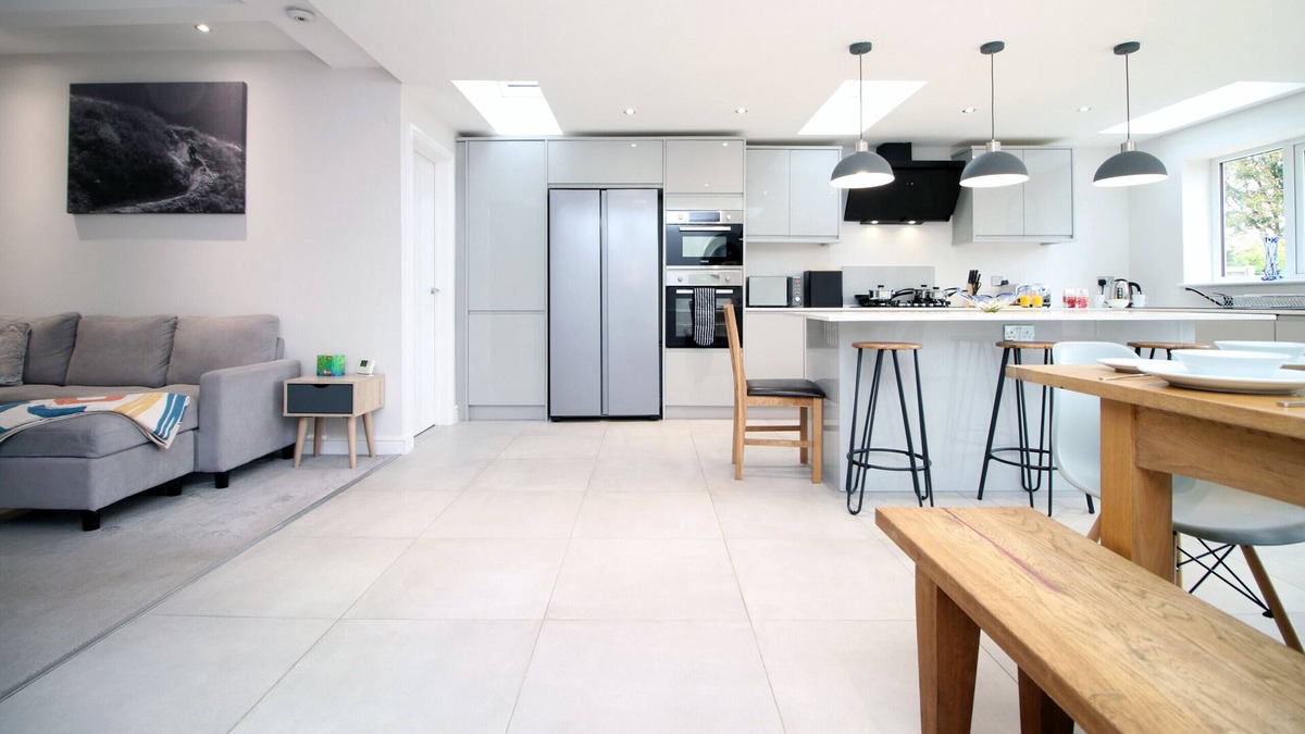 Cannock House | K Suites - Lovely 5-Bedroom House w/ free Wi-Fi