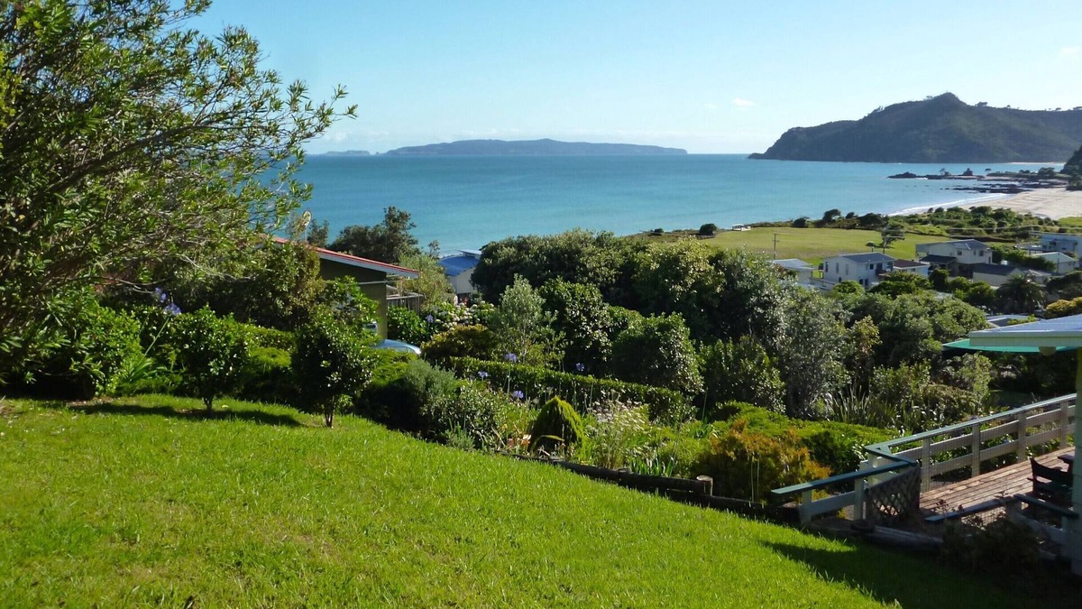Rings Beach Cottage | K West - Kuaotunu Holiday Home