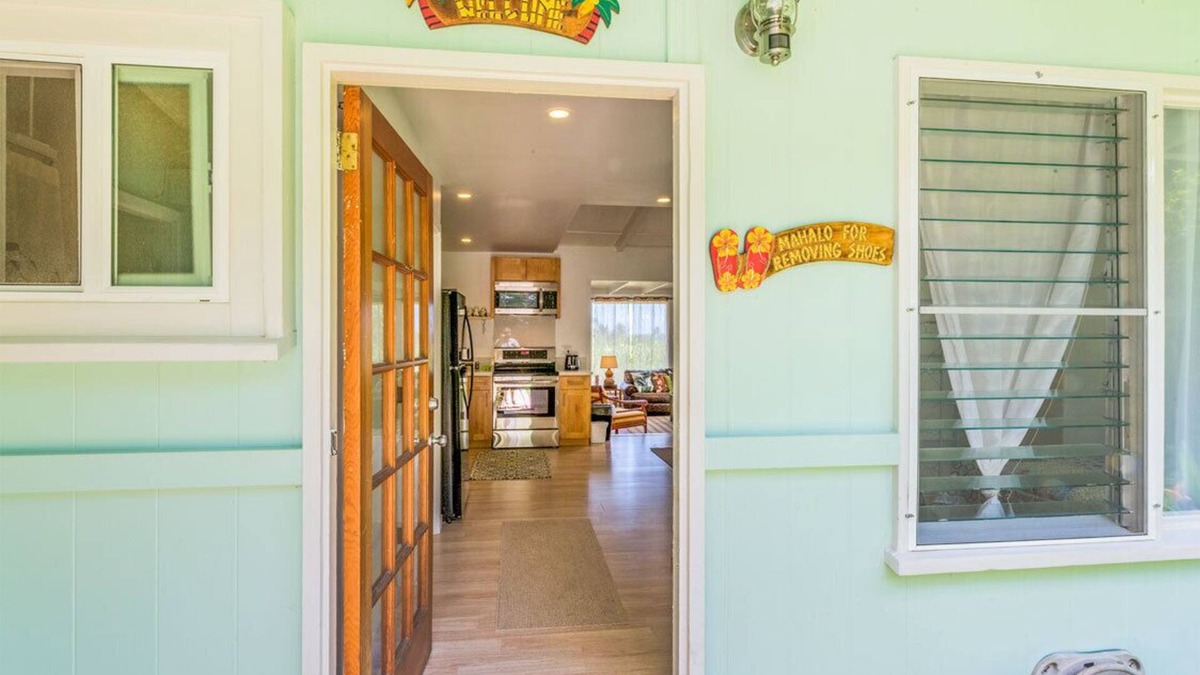 Ka'a'awa House | Kaaawa Home With Mountain View’s - 30 Day Min