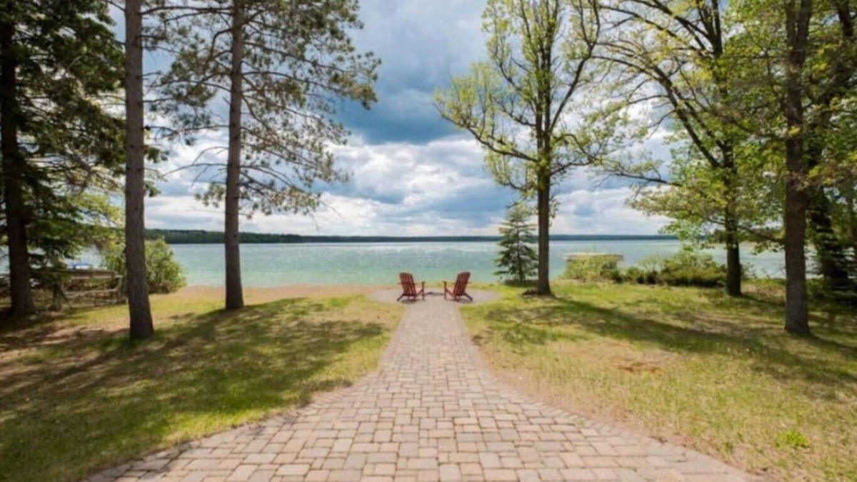 Walker House | Kabekona Lake Paradise: Sandy Beach, Spectacular Sunsets!