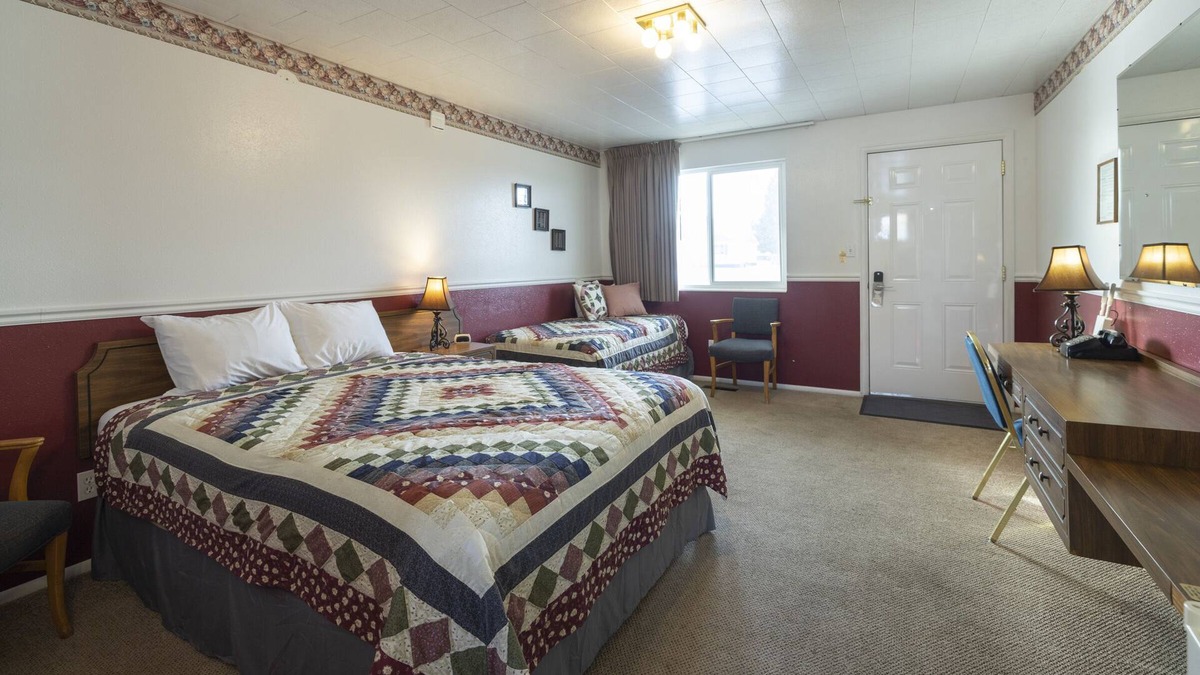 Frontier House | KABINO: Fossil Butte Motel #08 2QueenBeds A/C Mini Fridge Microwave Cable Wifi