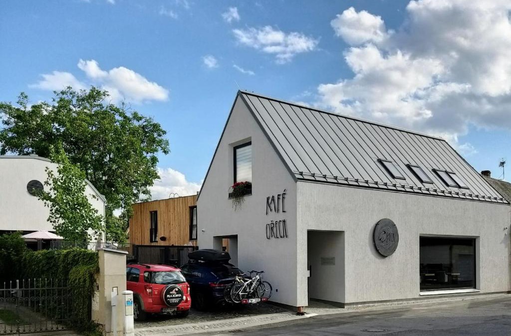 Mnichovo Hradiste House | Kafé Ořech