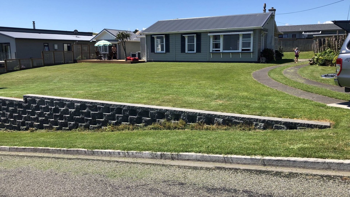 Kai Iwi House | Kai Iwi Beach House. Close to a fantastic west coast beach. Amazing views.