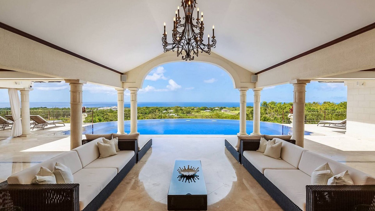 Plumtree House | Kailani is an extraordinary, five-bedroom villa in the St. James, about ten minutes from Holetown.