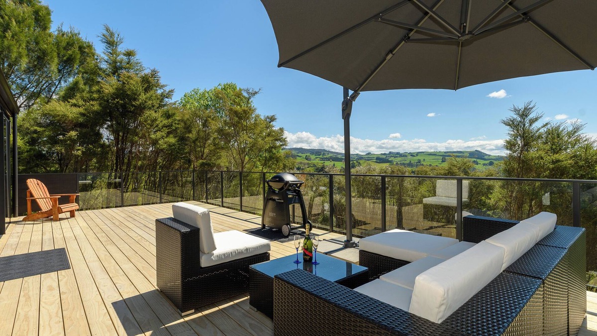 Lower Kaimai Cottage | Kaimai Views Escape - Perfect Country Getaway for Couples!