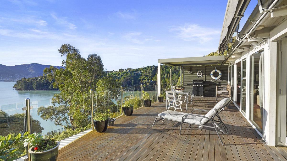 Diamond Harbour House | Kaioruru View – Diamond Harbour Holiday Home