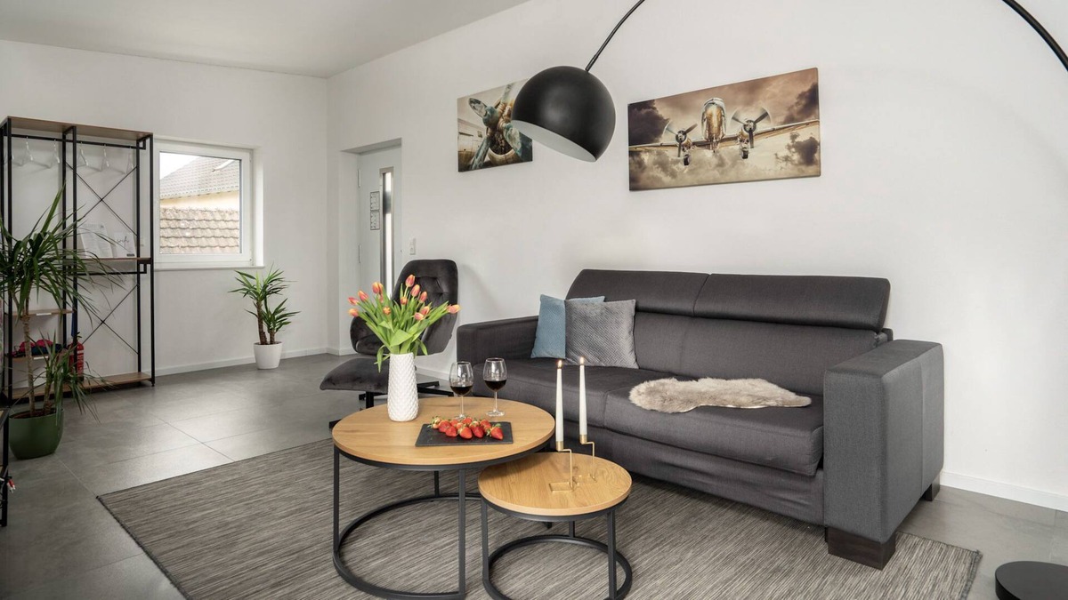 Dinkelsbuehl Apartment | Kaiser Franz: Central|Kitchen|Workplace|Parking - Lucky Moment Apartments