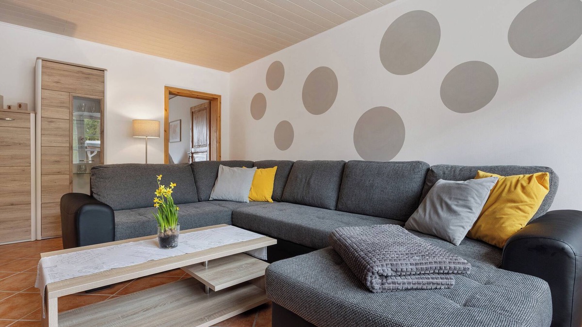 Uelzen Apartment | Kaiser Holiday and Fitters' Apartment with private terrace and WI-FI