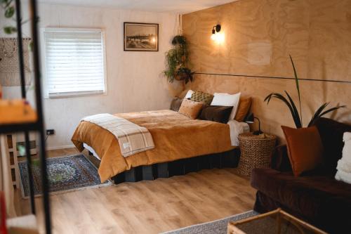 Kaitake House | Kaitake Kabana - Unique, off-grid, studio retreat