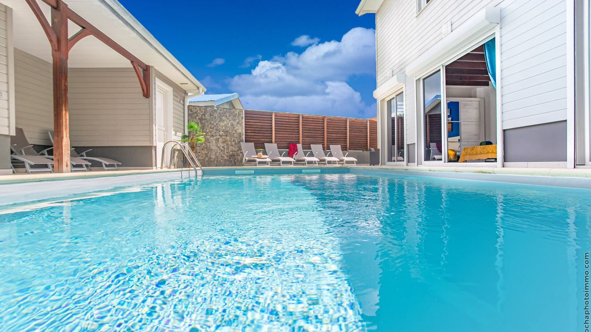 Trois-Rivieres Villa | Kaju Pool House, close to the beach