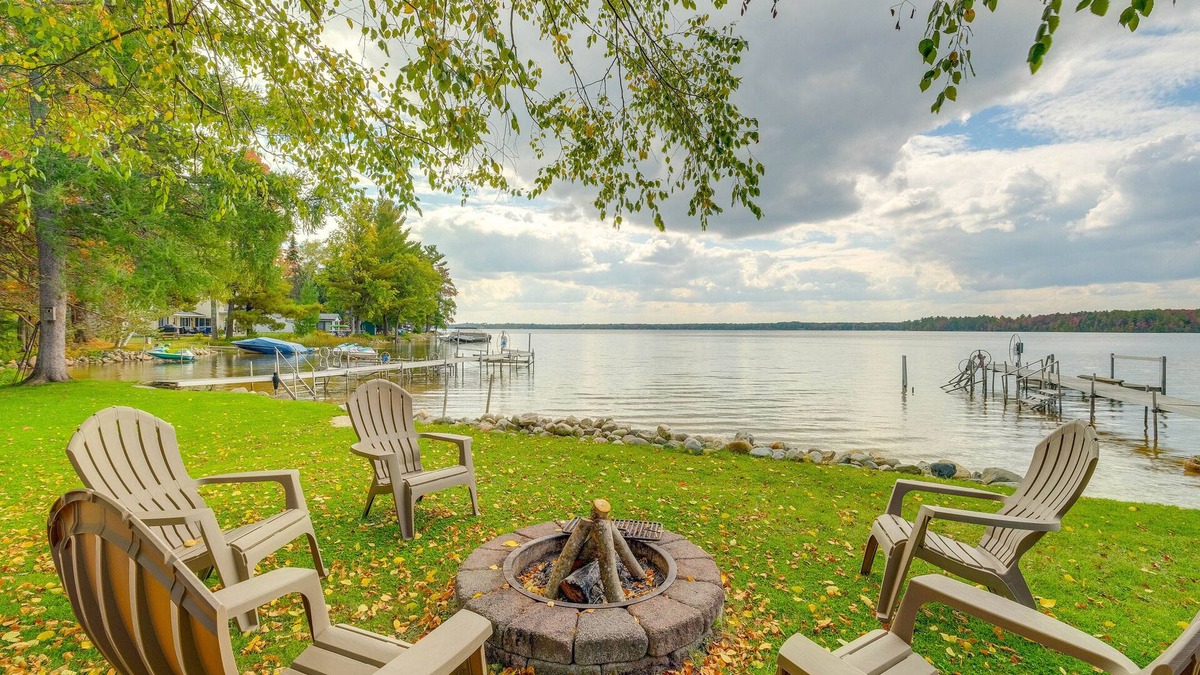 Kalkaska Cabin | Kalkaska Retreat: Private Hot Tub, Dock, Fireplace