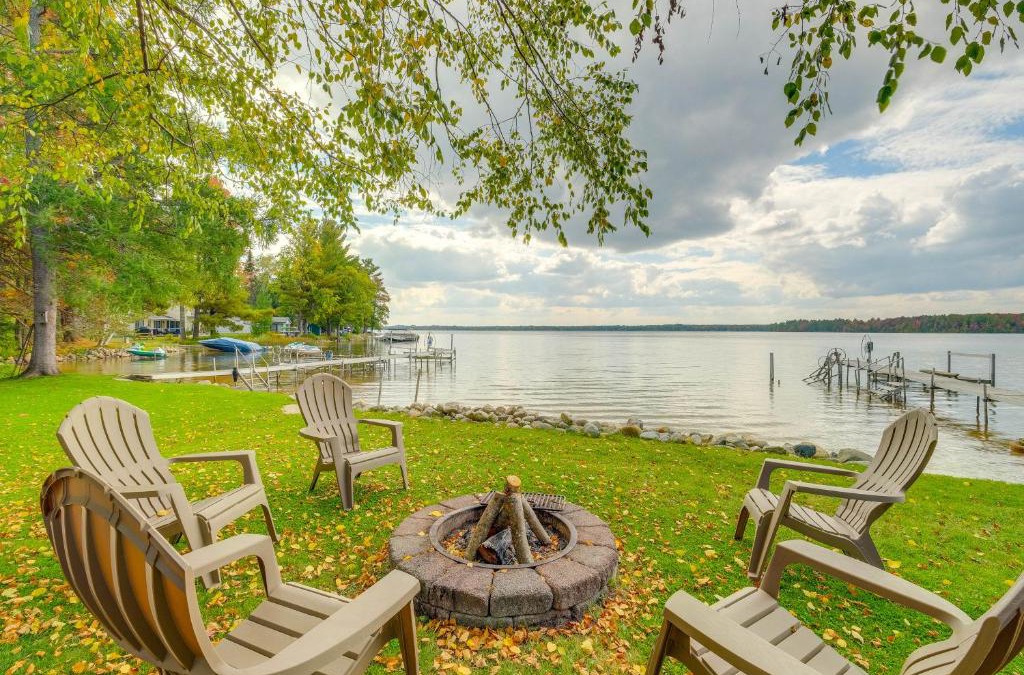 Kalkaska House | Kalkaska Retreat Private Hot Tub, Dock, Fireplace