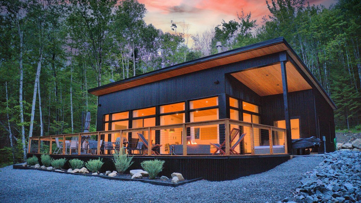 Lac-Superieur Ski Chalet | KALLM - Mont-Tremblant Chalet, with Hot Tub, Pond and beach on 7 acre estate