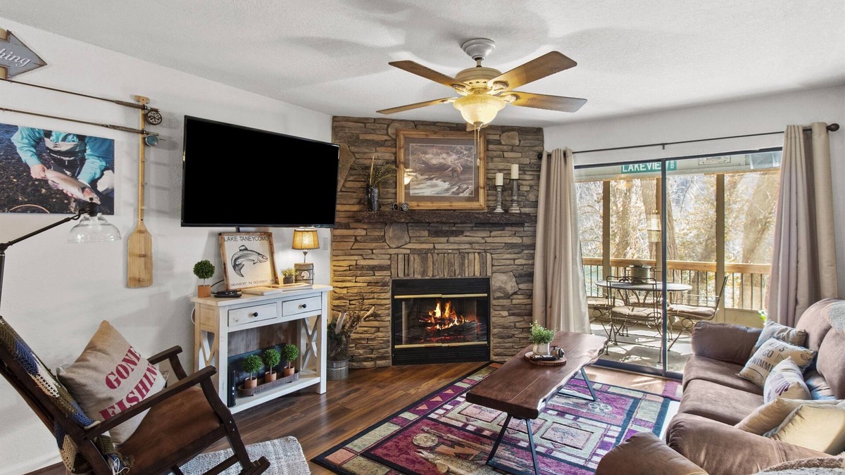 Table Rock Condo | KamAlot Kottage~Luxury Lakeview Condo~Resort~Pools