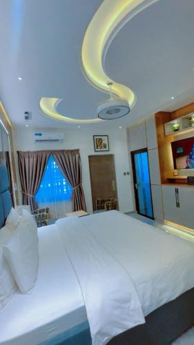 Bamahu Hotel | Kamara Lakeview Hotel