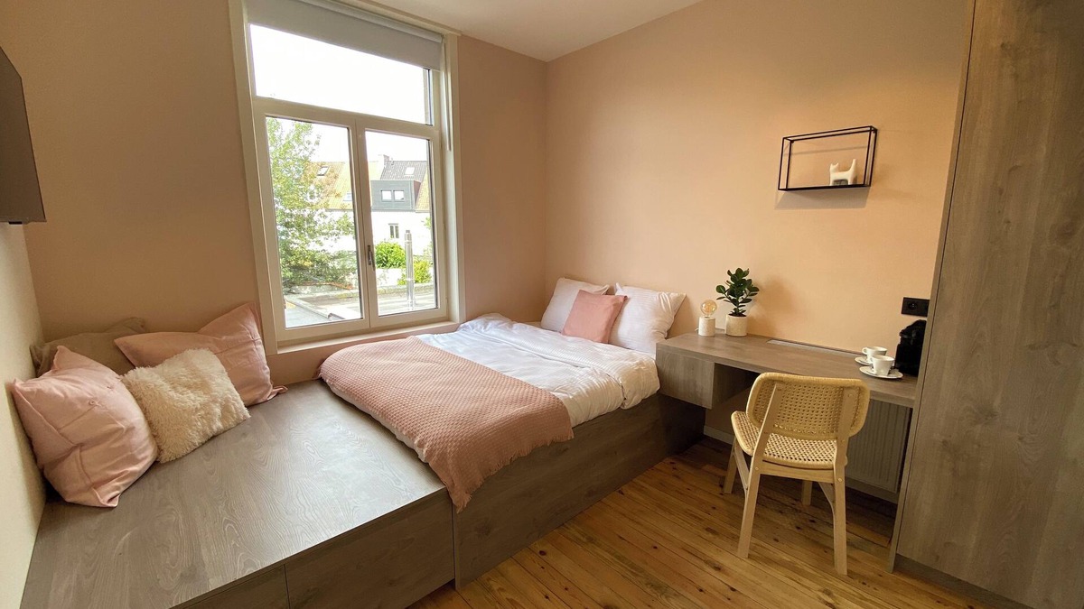Nieuw Gent House | Kamer met Eigen Badkamer in Maison Darnaud
