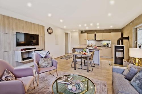 Hoehr-Grenzhausen Apartment | Kaminfeuer