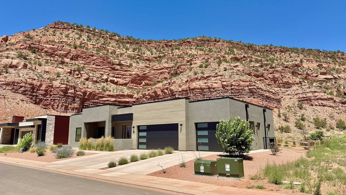 Kanab House | Kanab, Utah Luxury Family Home with Rooftop Deck for Incredible Stargazing! Bryc