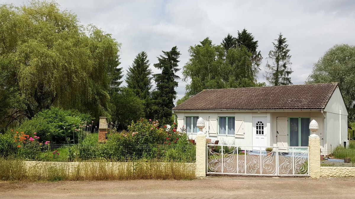 Sainte-Colombe-des-Bois House | kangaroo farm