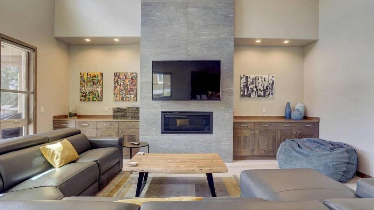 Bend House | Kangaroo Loop - Closest to Bachelor! 5BR/3.5BA, Jacuzzi