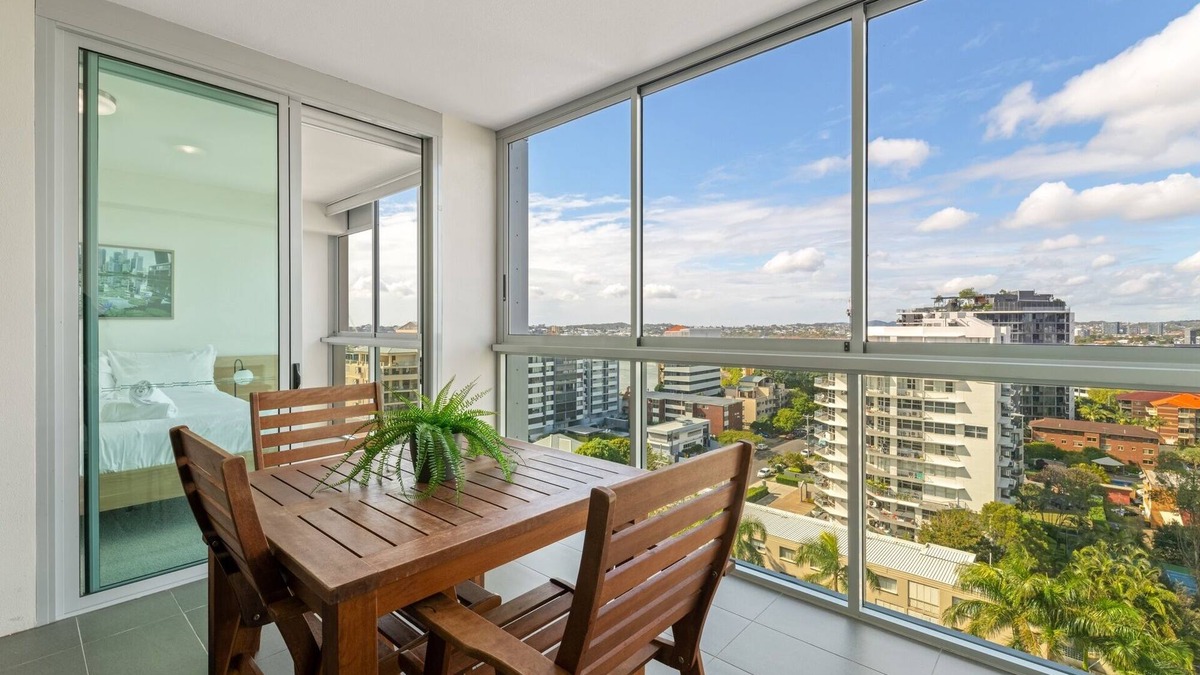 Kangaroo Point Apartment | Kangaroo Point 2-Bed Flat with Gym & Pool