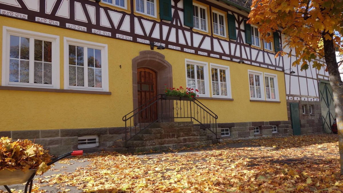 Trichtingen Apartment | Kanne Cottage Flaire Suite with stream and meadow