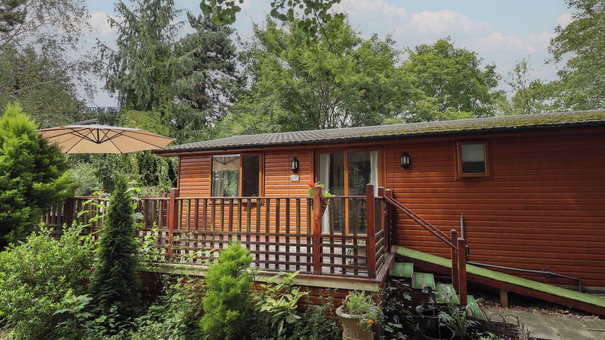 Burgh le Marsh Cottage | KANTANKYE LODGE, pet friendly, with a garden in Wainfleet All Saints