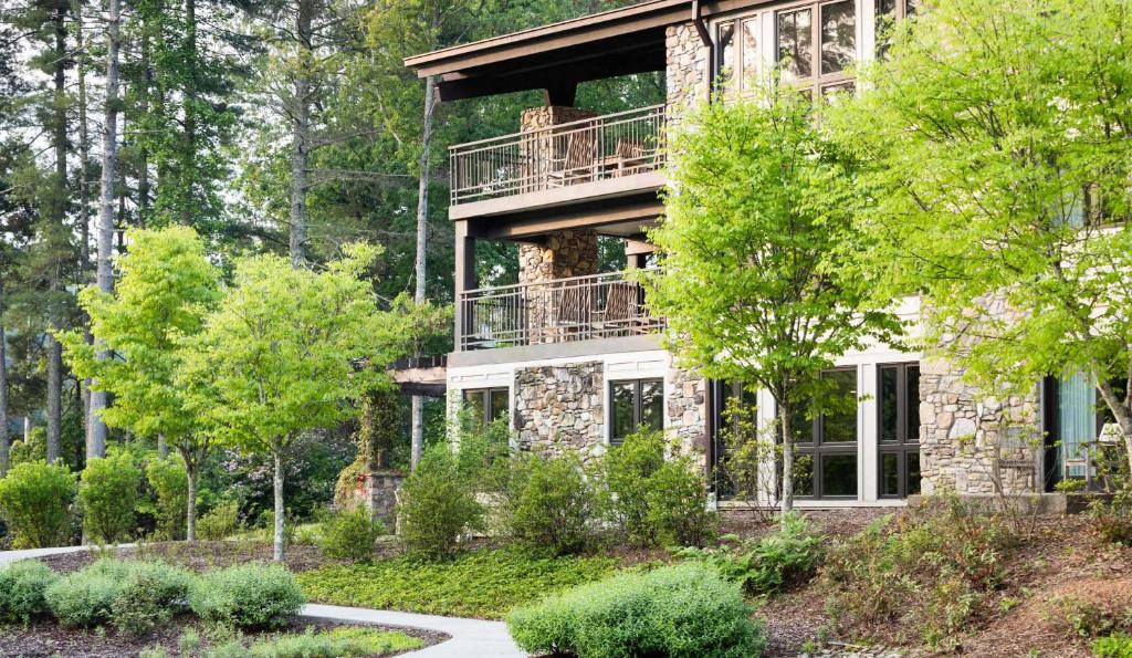 Hendersonville Hotel | Kanuga Inn & Lodging