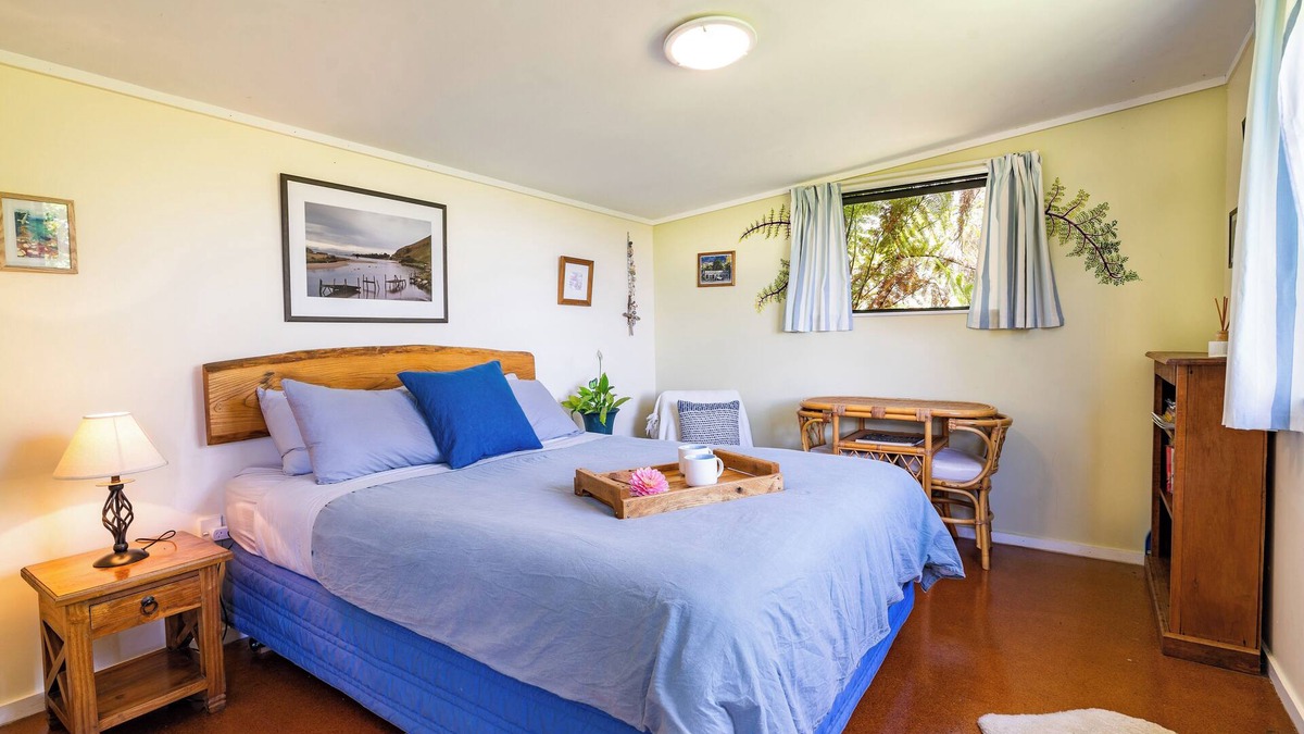 Collingwood Cabin | Kanuka Cabin - Ao Marama Retreat - Stunning Bush setting and Ocean Views
