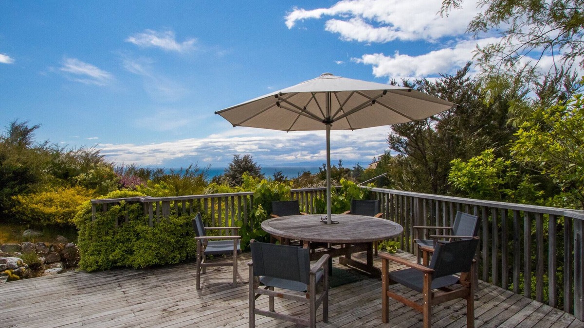 Ngaio Bay Cottage | Kanuka House - Kaiteriteri Holiday Home