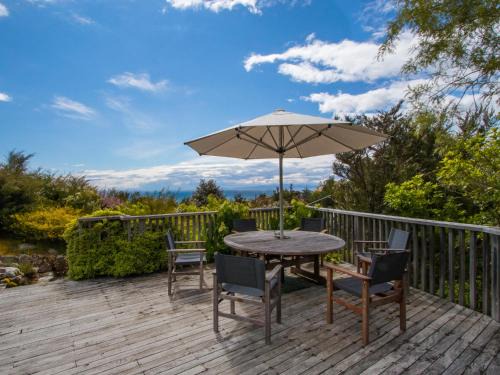 Ngaio Bay House | Kanuka House - Kaiteriteri Holiday Home