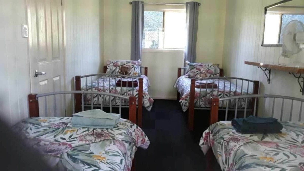 Knapp Creek Cabin | Karalee farmstay getaway with friendly animals