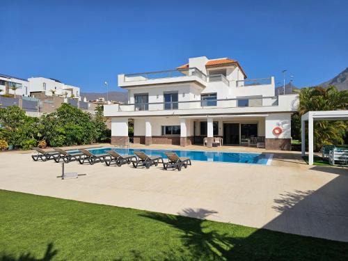 Costa Adeje Villa | KARAT Villa Oasis del Duque