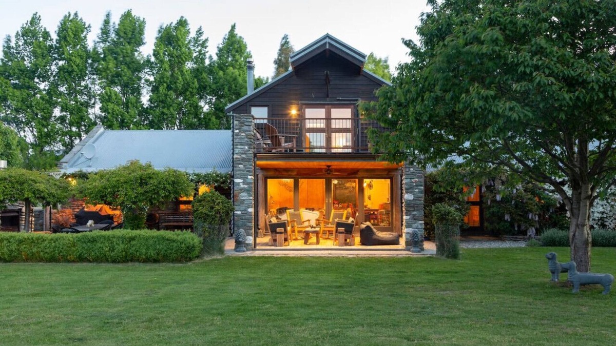 Arrowtown House | Karavanserai | Outdoor Fireplace | Spacious Home