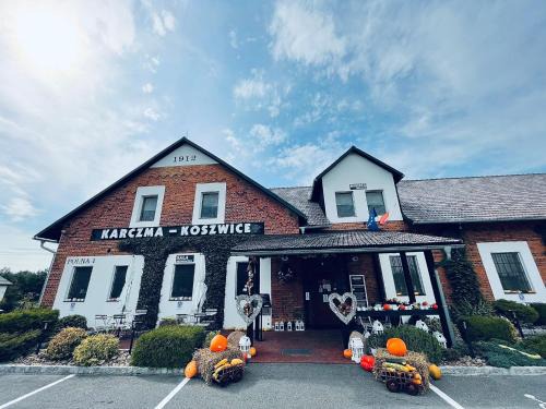 gmina Pawonkow Bed & Breakfast | KARCZMA-KOSZWICE