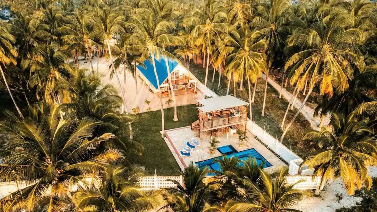Upanga East Villa | Karibu Beach Villa - A private beach front home with a large pool and gardennn