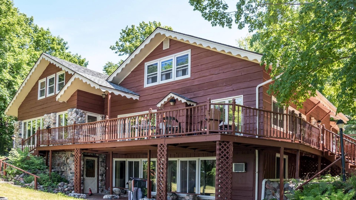 Frazee House | Karinall Estate at the Lake: sleeps 24, 8 bedrooms, 6 bathrooms, 9,400 sq ft