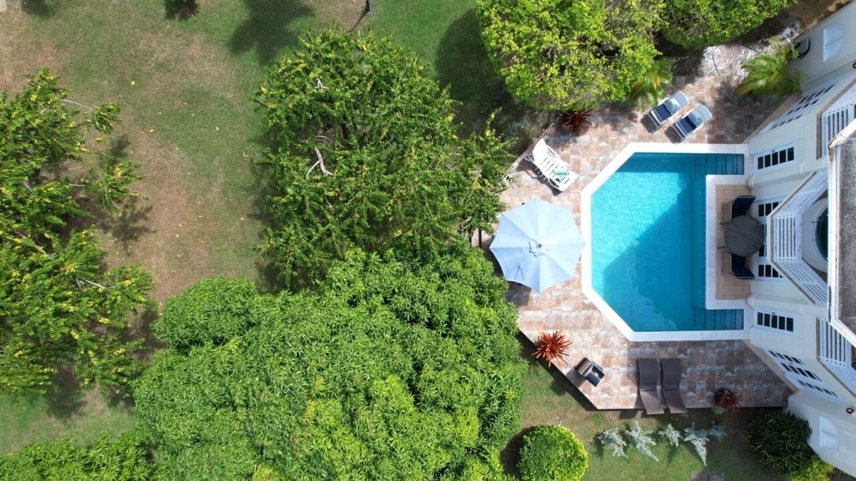 Lowlands Villa | KARISSA's is a Stylish 2-bedroom Suite with a private pool & gas BBQ