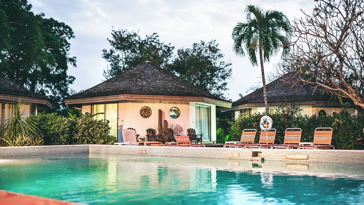 Crown Point Hotel | Kariwak Village Holistic Haven