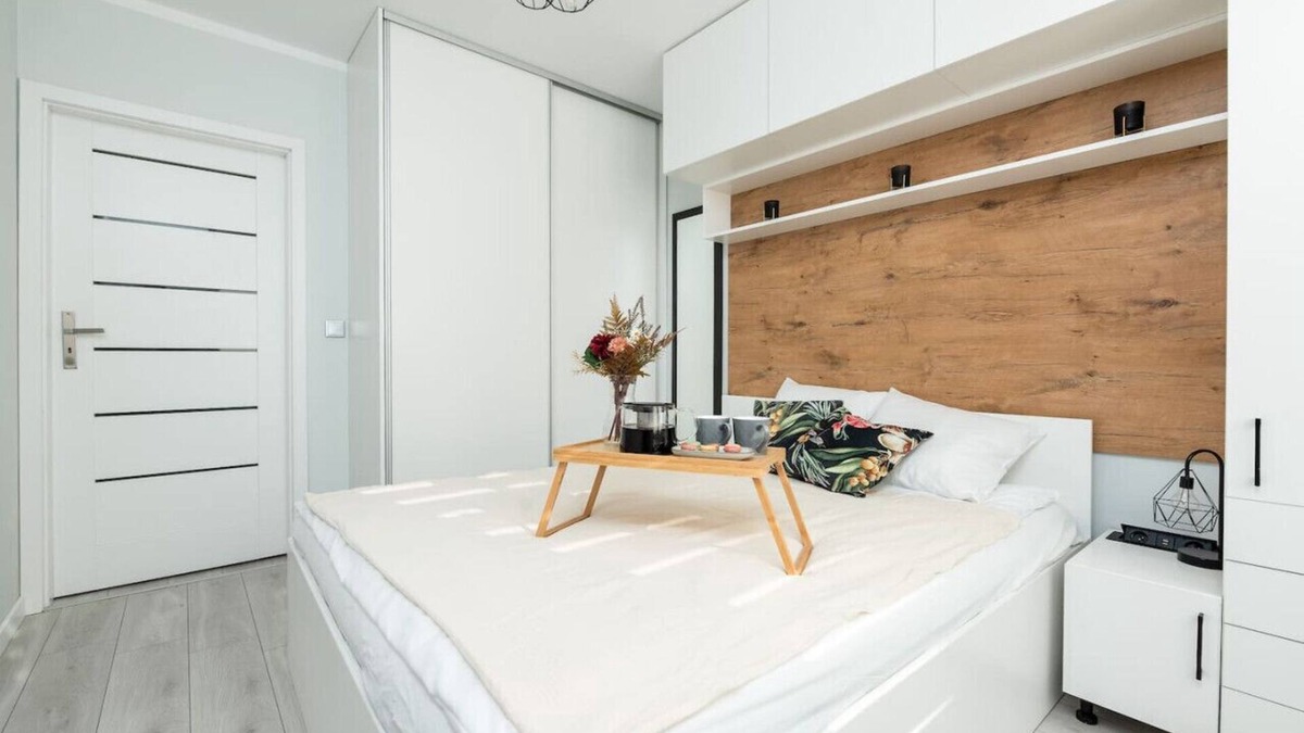 Stare Miasto District Apartment | Karpia Two-Bedroom Apt - 50m2, Parking, Balcony - by Rentujemy