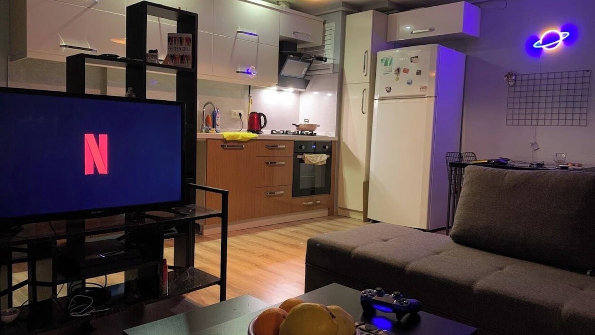 Karsiyaka Apartment | Karsiyaka central location, 10 minutes to public transport