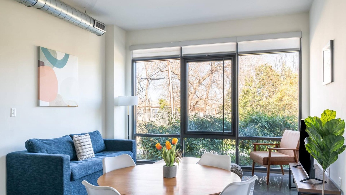 Del Ray Apartment | Kasa | Comfy 2 BD + Gym Access | Alexandria