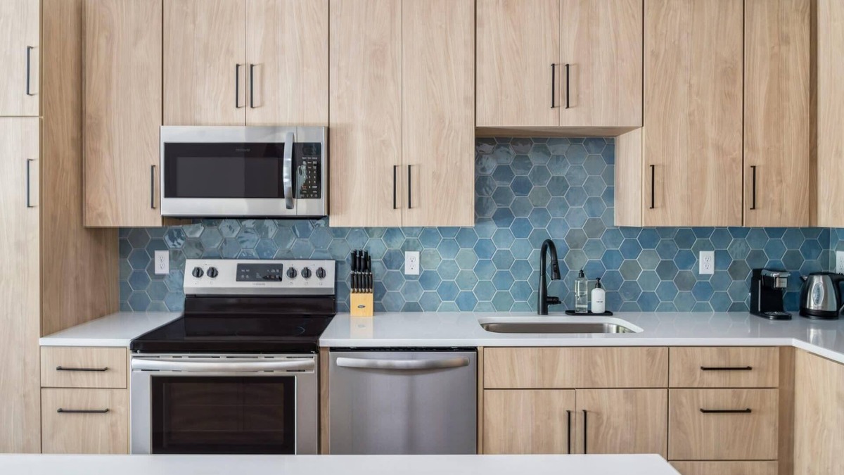 Harrison Apartment | Kasa | Enjoy Your Private Balcony, Bryn Mawr | Minneapolis