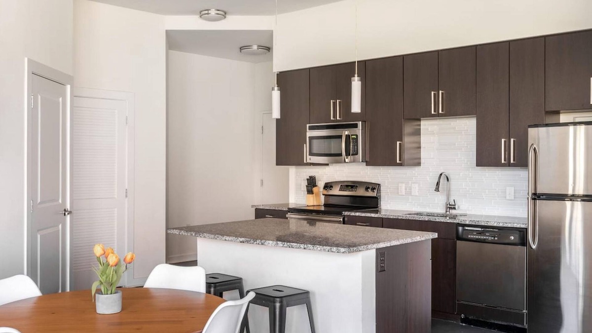 Del Ray Apartment | Kasa Modern 2 BD Free Parking Alexandria