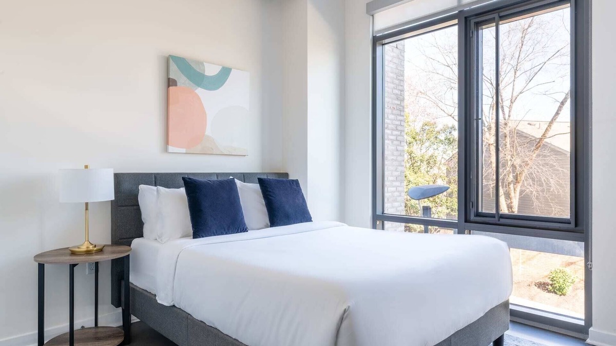 Del Ray Apartment | Kasa | Modern Studio + Gym Access | Alexandria