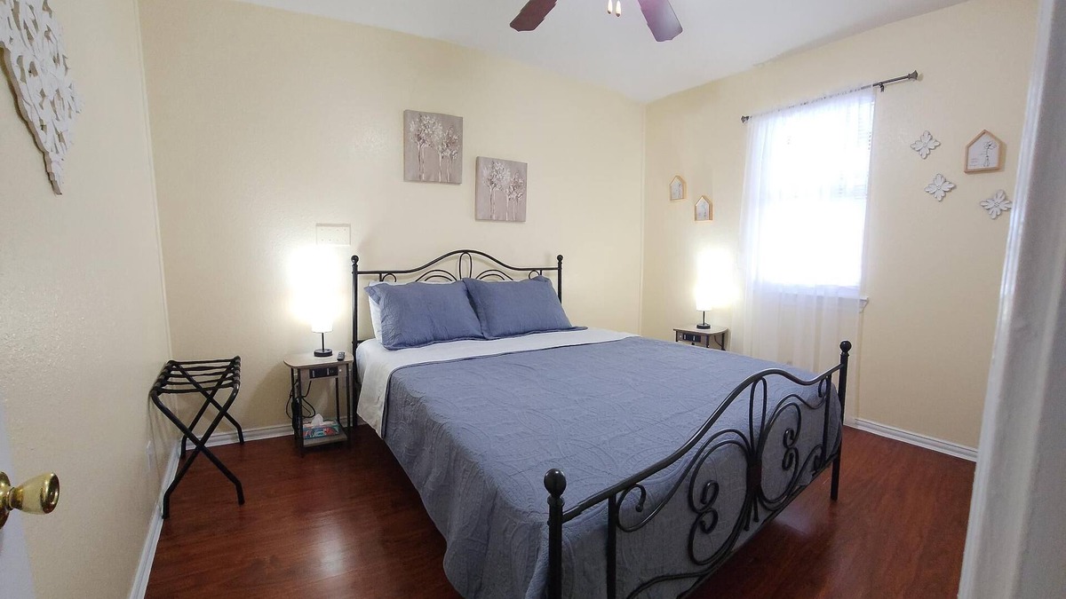 Redwood Apartment | KASITA.5 min to river, 4min to Christus S R hospital, state University 12min