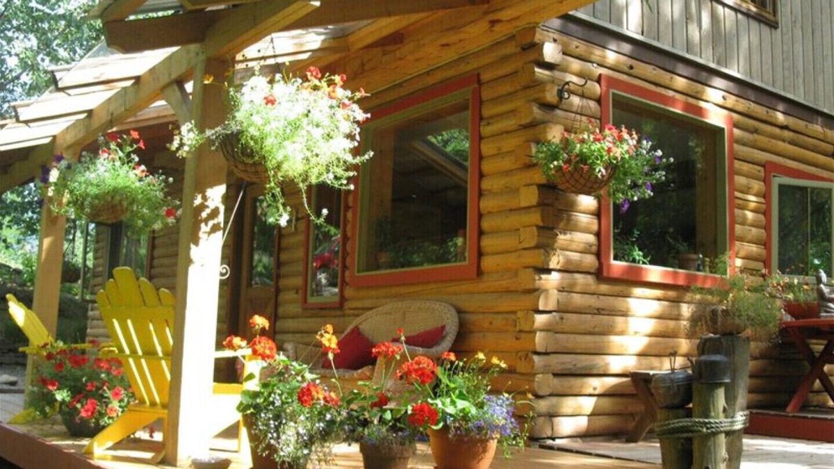 Kaslo House | Kaslo Getaway - private and natural experience.