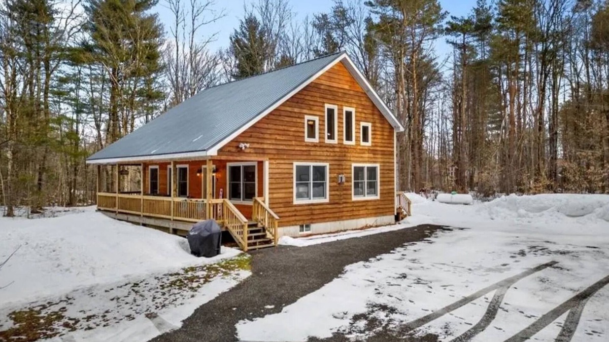 Altmar Cabin | Kasoag Lake lodge-ATV + snowmobile right from your door.Great fishing close by!n